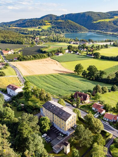 Drohnenbild vom JUFA Hotel Garni Stubenberg mit Seeblick | © JUFA Hotels/Martin Grabmayer - www.fotospass.at | Martin Grabmayer - www.fotospass.at