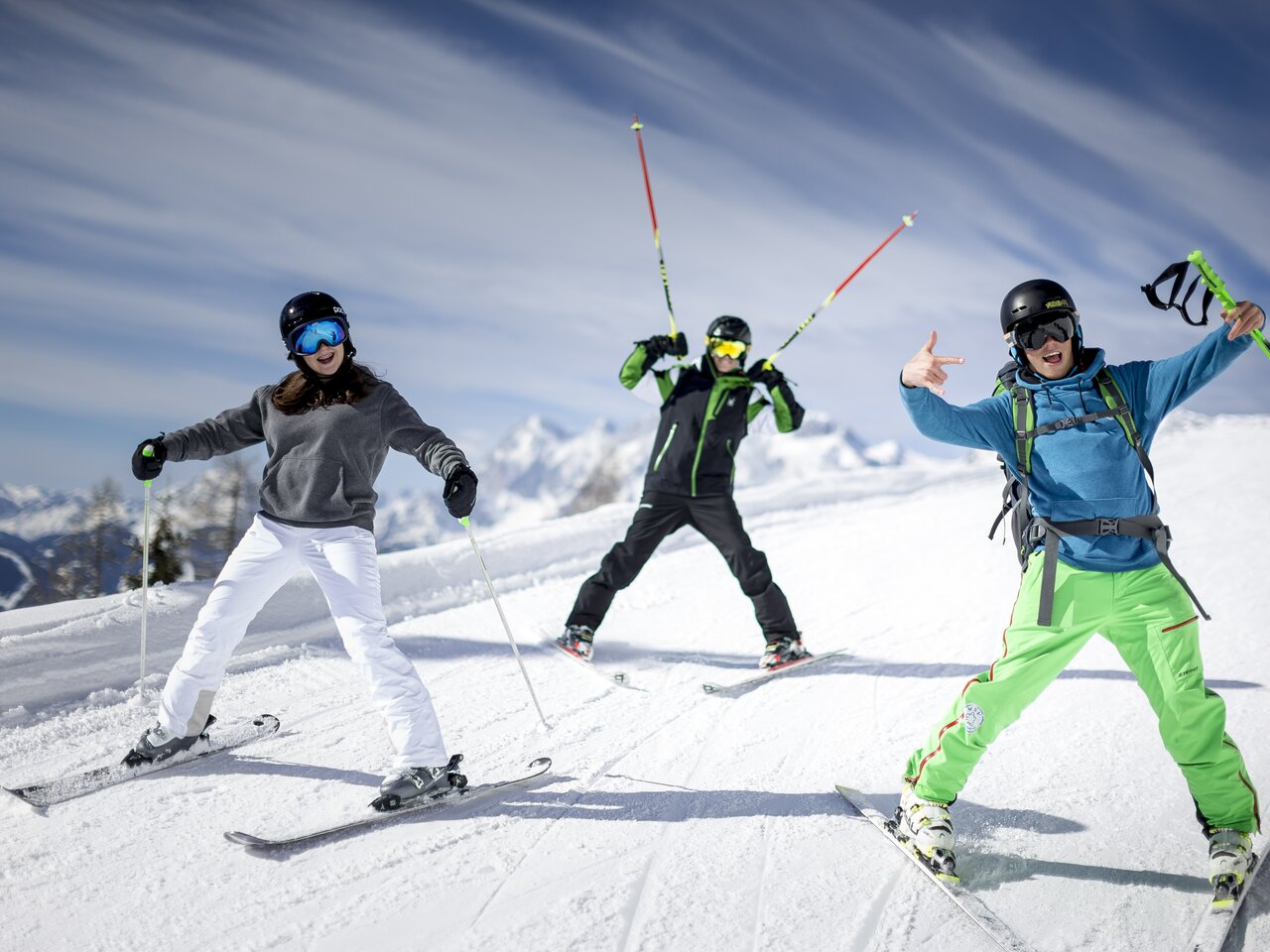 Jugendliche beim Skifahren | © Steiermark Tourismus / ikarus.cc | Tom Lamm