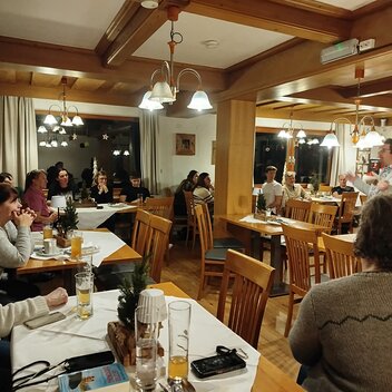 Präsentation beim Abendessen | © Young Styria