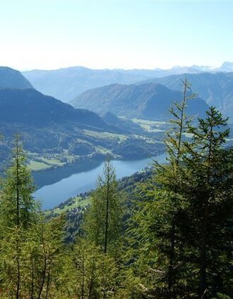 Blick von der Almberghöhe zum Grundlsee | © Ausseerland