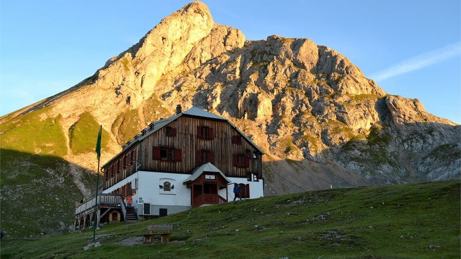 Long-Distance Hiking Südwandhütte - Guttenberghaus | Dachstein Circular Hiking Trail: Stage 03 - Touren-Impression #2.3 | © René Eduard Perhab