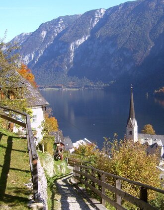 Blick auf Hallstatt und dem Hallsätter See | Test PiN Austria | © SalzAlpenSteig und -Touren e.V.