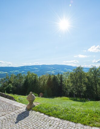 Blick von der  Wallfahrtskirche Pöllauberg ins Pöllauer Tal | Helmut Schweighofer | © Oststeiermark Tourismus