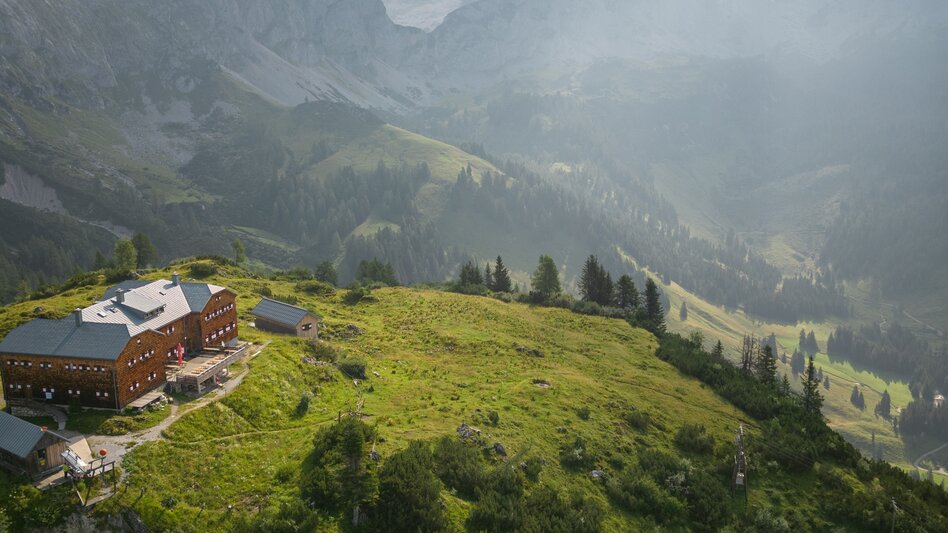 Mehrtagestouren Hofpürglhütte - Südwandhütte | Dachstein Sonnen-Runde: Etappe 01 - Touren-Impression #2.1 | © Weitwanderwege.com