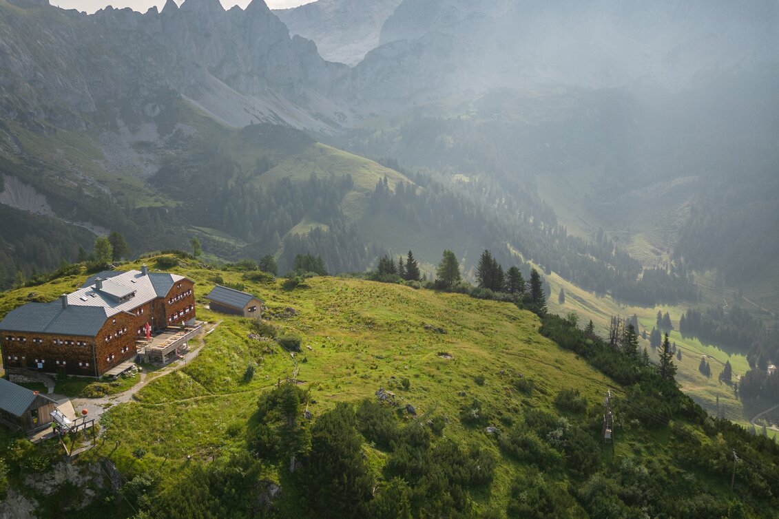 Mehrtagestouren Hofpürglhütte - Südwandhütte | Dachstein Sonnen-Runde: Etappe 01 - Touren-Impression #1 | © Weitwanderwege.com