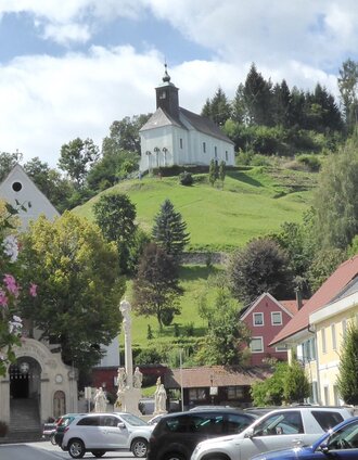 Hauptplatz in Bad Schwanberg und die Josefikirche | Christian Heugl | © TVB Südsteiermark/Christian Heugl