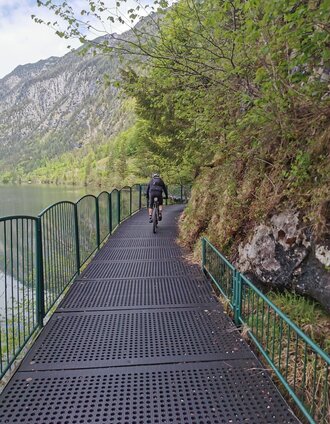 Biken am Hallstättersee | Theresa Schwaiger | © TVB Ausseerland Salzkammergut_Theresa Schwaiger