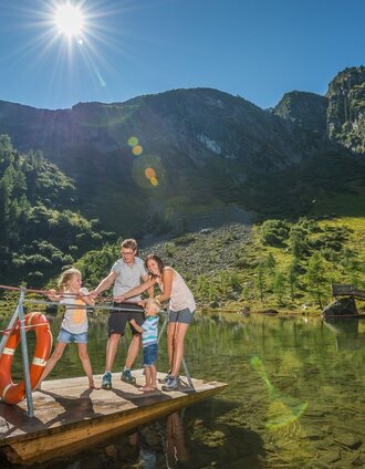 Silent Waters: family on the float at Untersee lake | Gerhard Pilz | © Reiteralm Bergbahnen - Lorenz Masser
