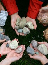 Steine sammeln | © Gesäuse - Gams | © Gesäuse - Gams