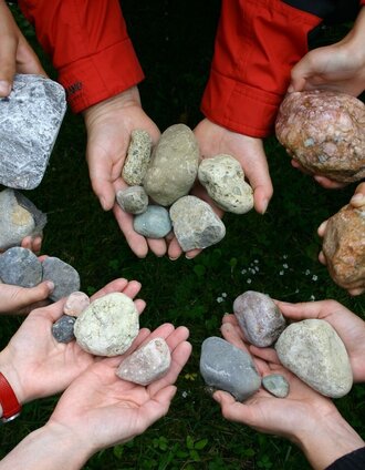 Steine sammeln | © Gesäuse - Gams