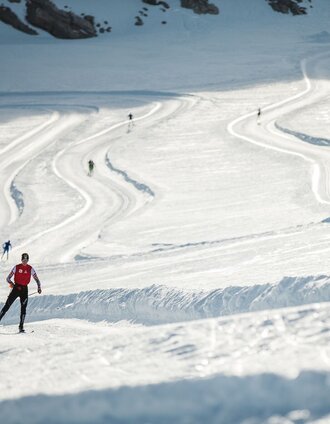 Ein Langläufer auf der Hallstätter Loipe am Dachstein Gletscher | Dominik Steiner | © Erlebnisregion Schladming-Dachstein