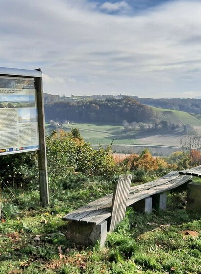 Rastplatz mit Informationstafeln und Aussicht | © Thermen- & Vulkanland | Weges OG | © Thermen- & Vulkanland
