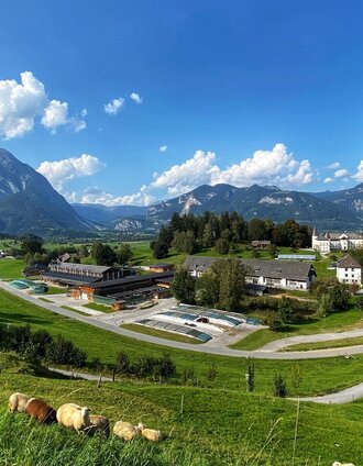 Raumberg agricultural school with Mt. Grimming and Gumpenstein Castle | Clemens Egger | © Clemens Egger