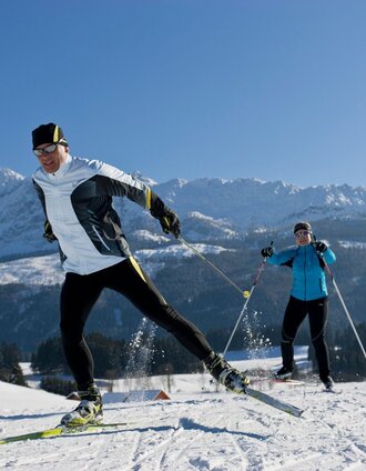 bei strahlendem Sonnenschein langlaufen | Leo Himsl | © Tourismusverband Ausseerland Salzkammergut