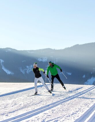 Skating-Strecke mit Blick auf das Dachsteinmassiv | Tom Lamm | © Tourismusverband Ausseerland Salzkammergut
