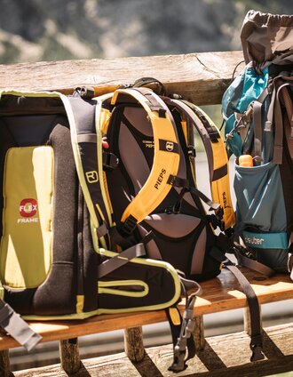 Rucksack an Rucksack auf der Heßhütte | © © Stefan Leitner