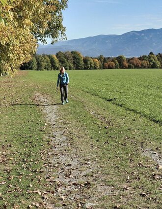 Wir wandern beim Kloster vorbei | Weges OG | © Weges OG