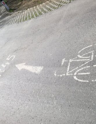 Bodenmarkierung R45 | Daniela Neubauer | © Thermen- & Vulkanland