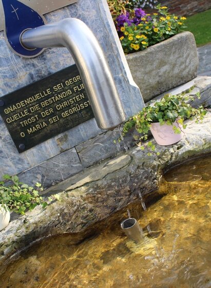 Brunnen vor der Wallfahrtskirche Heilbrunn | © Oststeiermark Tourismus | Christine Pollhammer | © Oststeiermark Tourismus