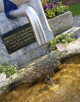 Brunnen vor der Wallfahrtskirche Heilbrunn | Christine Pollhammer | © Oststeiermark Tourismus
