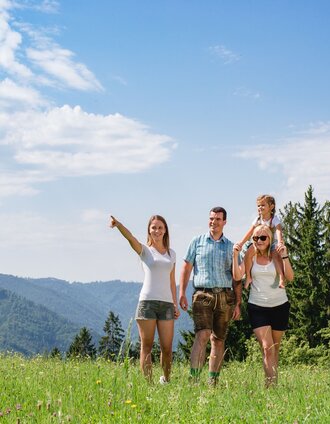 Wandern am Silberberg (c)TV Region OberGraz-Mias PhotoArt | Meike Brucher | © Region Graz
