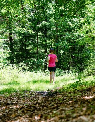 Laufen durch die Wälder Bad Waltersdorfs | Mias Photoart | © Thermen- & Vulkanland
