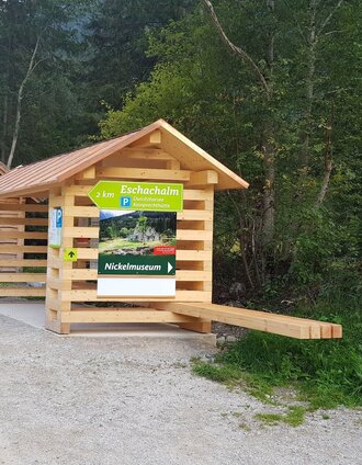 Info point Hopfriesen in Obertal valley with bench, information boards and trail signage | Gerhard Pilz | © Gerhard Pilz