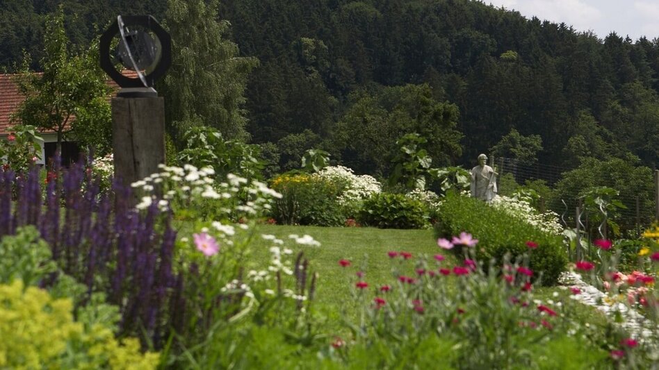 Bike Riding Cycling Star Tour Day 1 of 5 - The Castle and Pilgrimage Tour (Radsternfahrt Tag 1 von 5 - Die Burg- und Wallfahrtstour) - Touren-Impression #2.1 | © Thermen- & Vulkanland