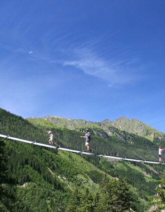 50 m steel rope bridge spanning the "Höll" gorge | Herbert Raffalt | © Tourismusverband Schladming - Herbert Raffalt