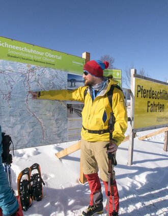 Snowshoers at the trail head for snowshoeing & horse-drawn-sleigh rides in Rohrmoos | Gerhard Pilz | © Gerhard Pilz - www.gpic.at