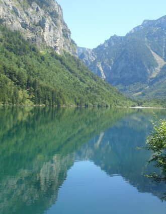 Leopoldsteinersee vom Seeausfluß | Petra Loitzl | © Tourismusverband ERZBERG LEOBEN