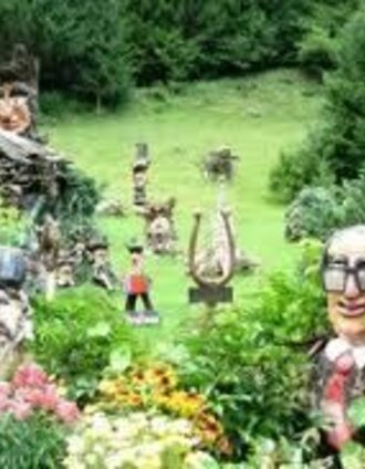 Wurzelwiese und Holzschnitzerei Schrotter | Privat/Schrotter | © Gemeinde Salla