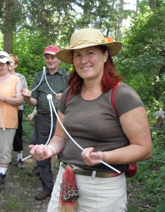 Das Arbeitsgerät - eine Rute aus Kunststoff | © Erlebnisregion Schladming-Dachstein