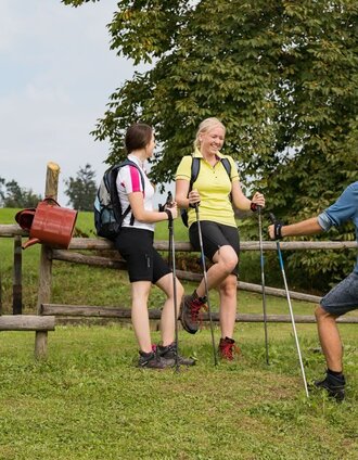 Wandern in lustiger Runde | Werner Krug | © Erlebnisregion Thermen- & Vulkanland