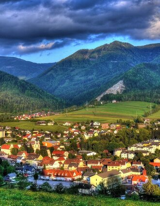 Ortsansicht mit Blick auf Pretul und Lechen | TV Hochsteiermark | © Manfred Polansky