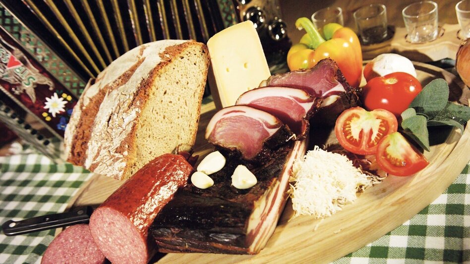 Hiking route Backbone: St. Anna-Tieschen - On the tracks of volcanoes (Rückgrat: St. Anna-Tieschen - On the tracks of volcanoes - Touren-Impression #2.2 | © TVB Thermen- & Vulkanland