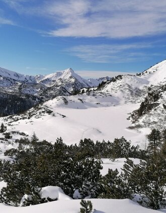 Winterlandschaft mit Blick auf den verschneiten Plannersee | Barbara Luidold | © Erlebnisregion Schladming-Dachstein