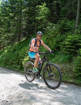 Mountainbikerin auf den Weg zum Brucker Hochanger | Ekatarina Paller | © Hochsteiermark