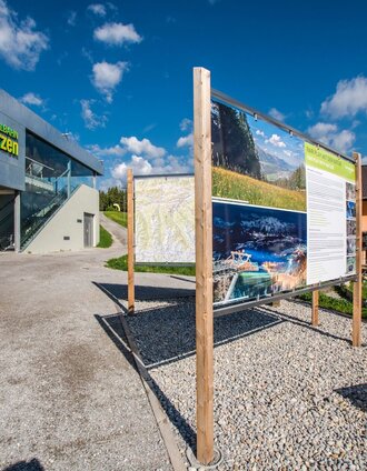 Hiking trail head at the valley terminal of Hochwurzen cable-car | Gerhard Pilz | © Gerhard Pilz - www.gpic.at