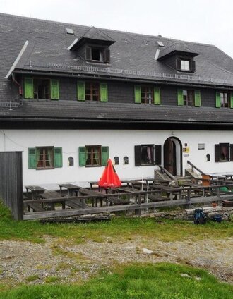 Außenansicht Gleinalpen Schutzhaus | Tourismusverband Lipizzanerheimat | © Tourismusbüro Lipizzanerheimat