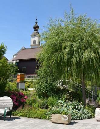 Schlossplatz mit Brunnen in Haus im Ennstal | Schladming Dachstein | © Marktgemeinde Haus