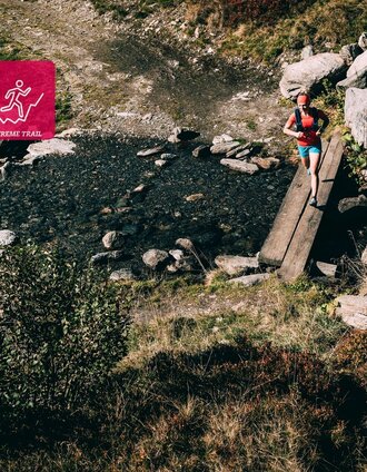Auf einfachen Brettern über den Plannerbach | Armin Walcher | © Erlebnisregion Schladming-Dachstein