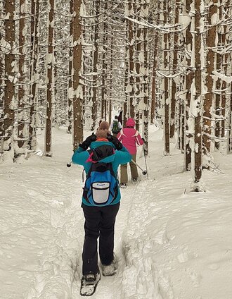 Snowshoeing through the forest | Gerhard Pilz | © Gerhard Pilz