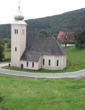 Kirche in Rachling vom Gegenhang fotografiert | TV Südsteiermark | © TV Südsteiermark