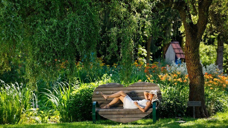Bike Riding 4 Elemente Tour WASSER 1 im Thermen- & Vulkanland Steiermark - Touren-Impression #2.11 | © Marlies_Blumenbank_Kurpark_@Bergmann