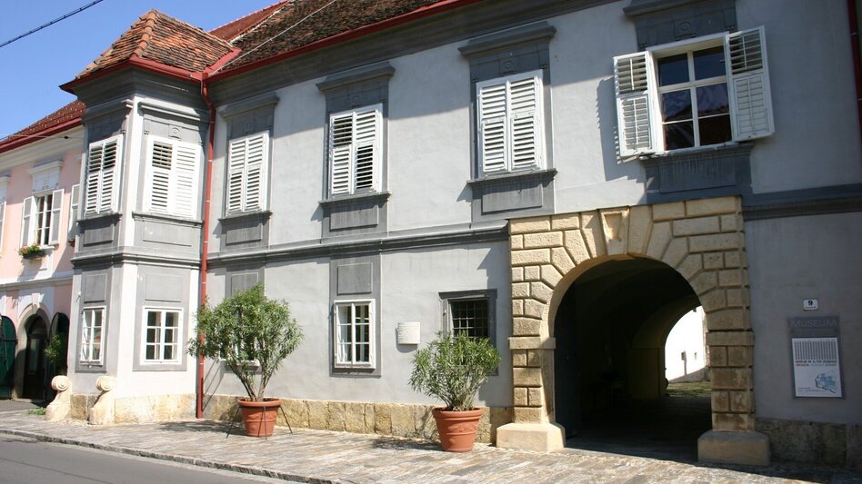 Bike Riding 4 Elements Tour EARTH 2 in the Thermal & Volcanic Land Styria (4 Elemente Tour ERDE 2 im Thermen- & Vulkanland Steiermark) - Touren-Impression #2.3 | © ©MiaZ - Museum im alten Zeughaus Bad Radkersburg