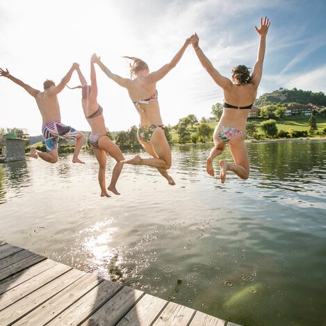 Badespaß für Groß & Klein im Seebad Riegersburg | © Thermen- & Vulkanland | Harald Eisenberger | © Bad Waltersdorf