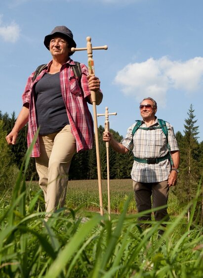 Wanderer am Besinnungsweg | © Thermen- & Vulkanland (TVB Eichkögl) | Bernhard Bergmann | © Thermen- & Vulkanland (TVB Eichkögl)