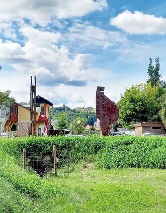 Viele Skulpturen entlang des Weges | Malerwinkl | © Malerwinkl
