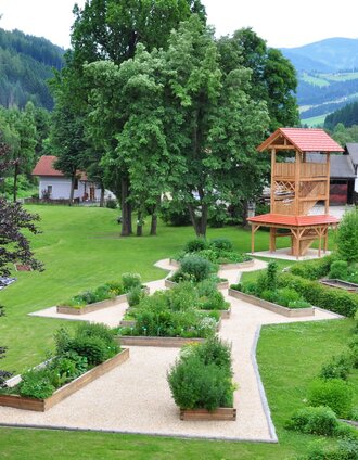 Der Kräutermensch mit dem Aussichtsturm | Erlebnisregion Murtal | © Erlebnisregion Murtal